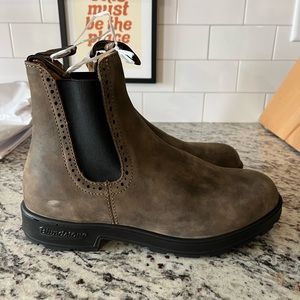 Brand New Blundstone 1351 Rustic Brown size 10